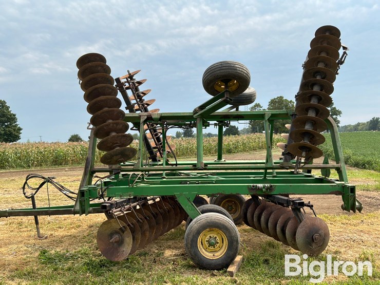 john-deere-230-image-8