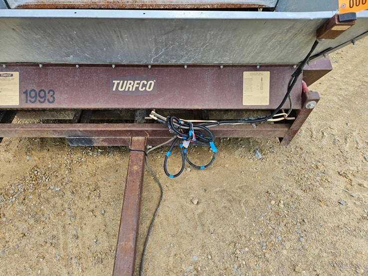 #12-•-turfco-meter-matic-iii-top-dresser-image-11