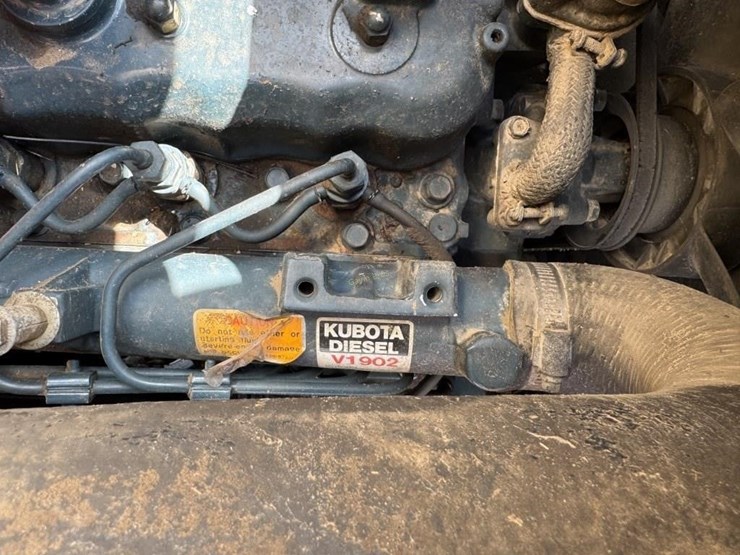 new-holland-l555-image-12