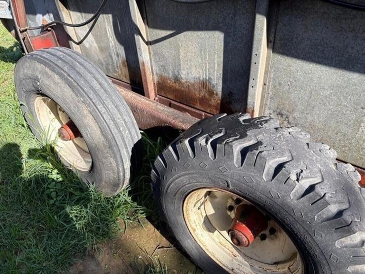 new-idea-tandem-axle-box-spreader-image-6
