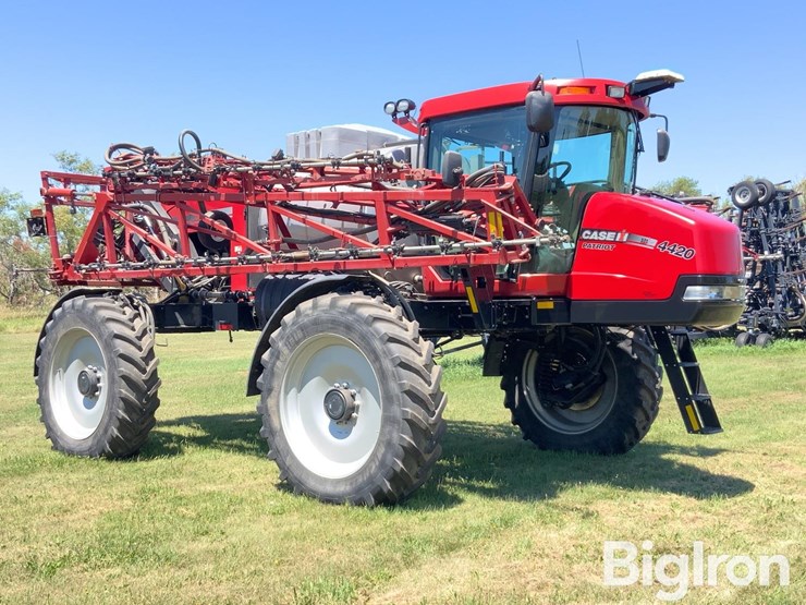 2011-case-ih-patriot-4420-image-3