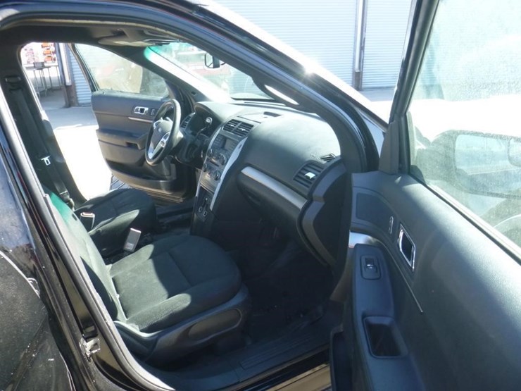 2015-ford-explorer-image-6