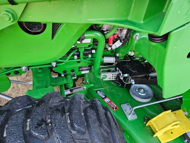 john-deere-3033r-image-35