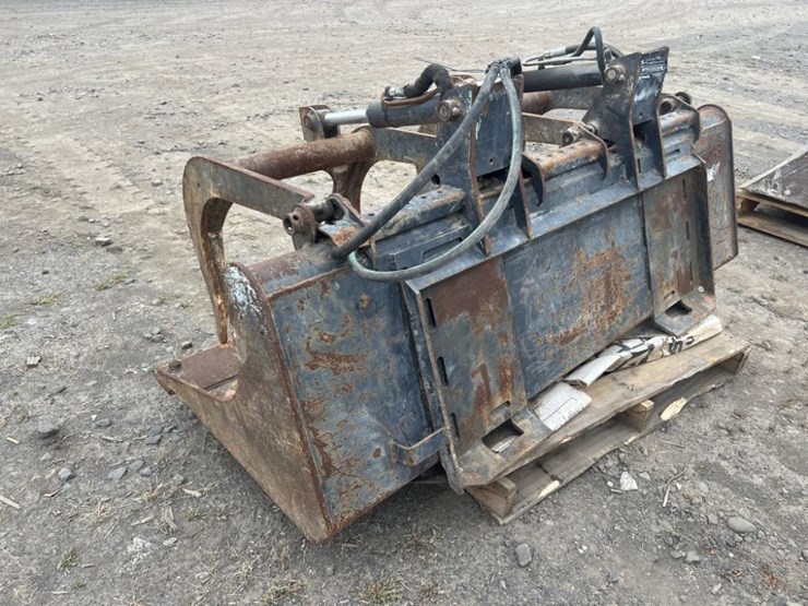 66"-bobcat-grapple-bucket-image-4
