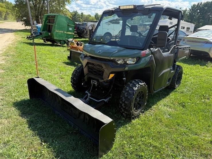 2023-can-am-defender-hd7-700-utv-image-1