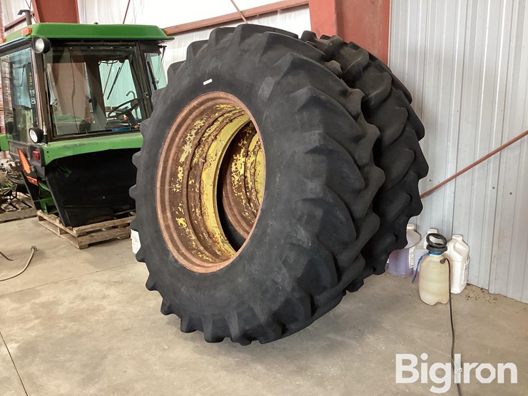 john-deere-520-image-1