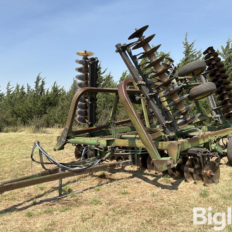 JOHN DEERE 335