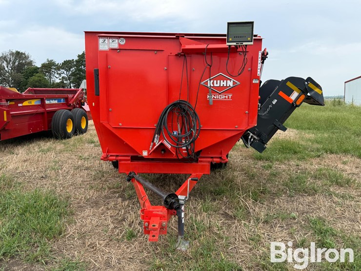 2021-kuhn-knight-reel-auggie-3130t-reel-mixer-wagon-w/scale-image-2
