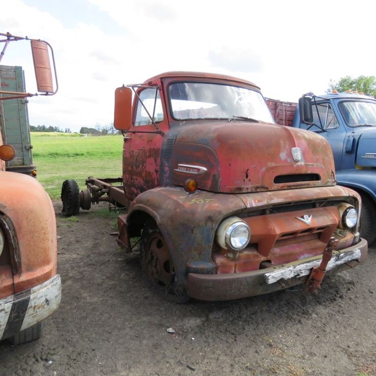 1954 FORD C600