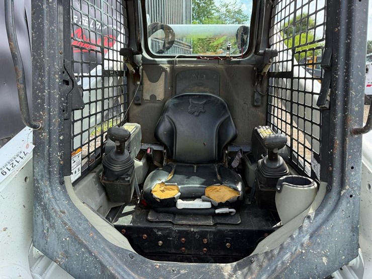 2020-bobcat-t740-image-25