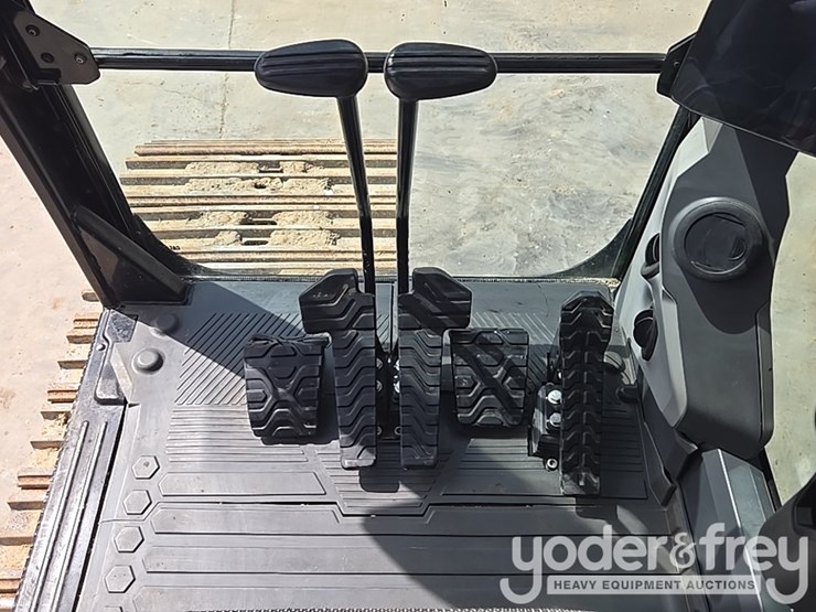 2019-caterpillar-336-image-76