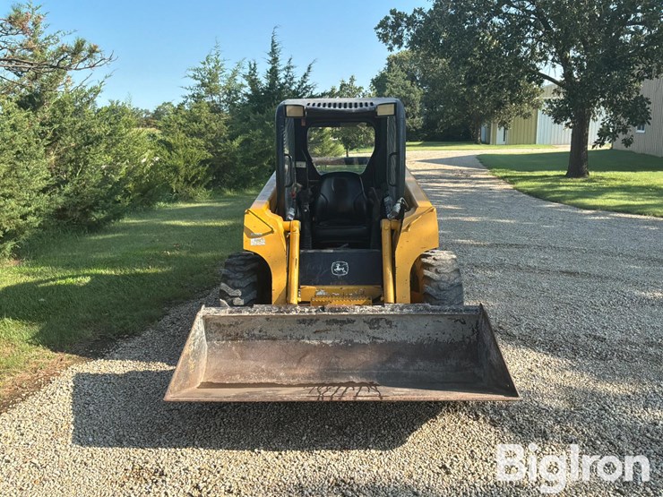 2004-john-deere-250-image-2