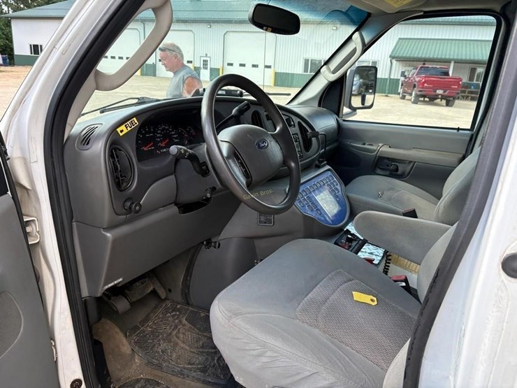 2006-ford-e450-image-8