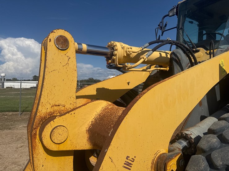 2016-komatsu-wa380-8-image-9