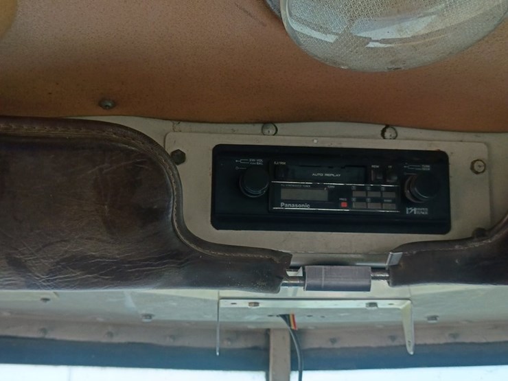 1985-peterbilt-359-image-35