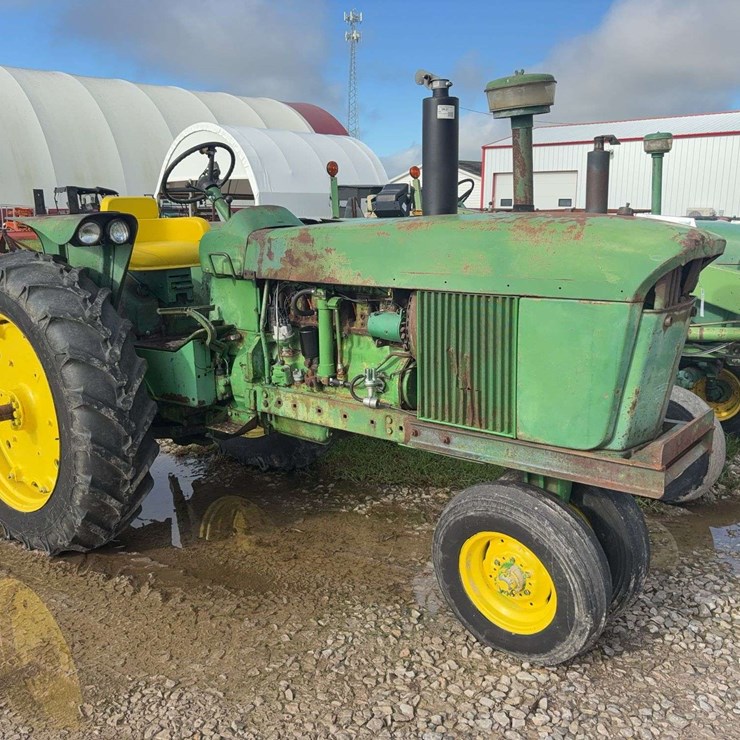 JOHN DEERE 4010