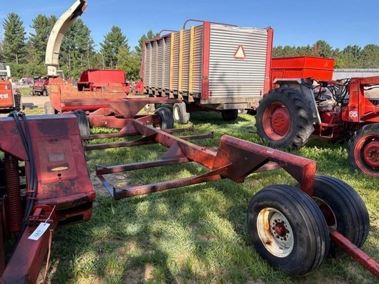h&s-8-place-tri-cycle-front-bale-wagon-image-4