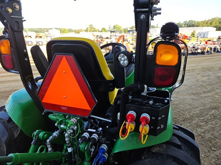 john-deere-3033r-image-25