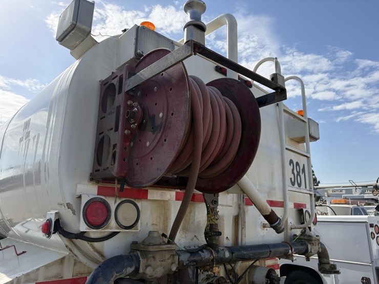 2006-international-7500-water-truck-image-15