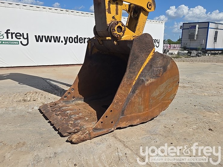 2019-caterpillar-336-image-21