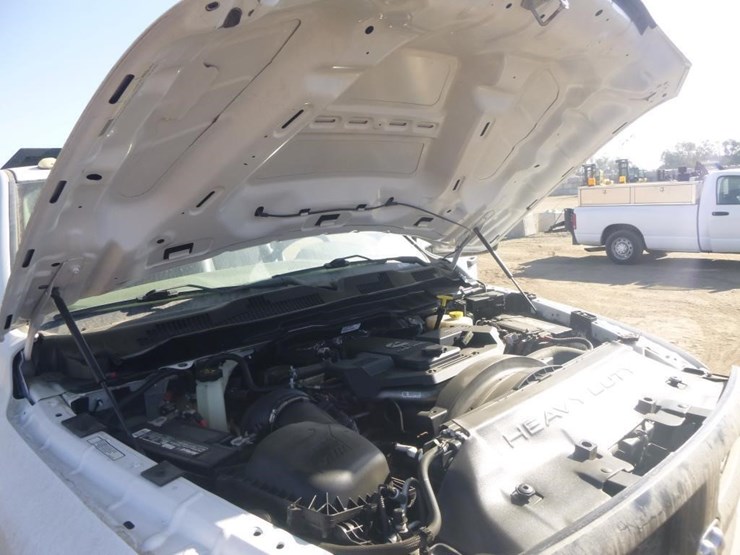 2016-dodge-3500-image-27
