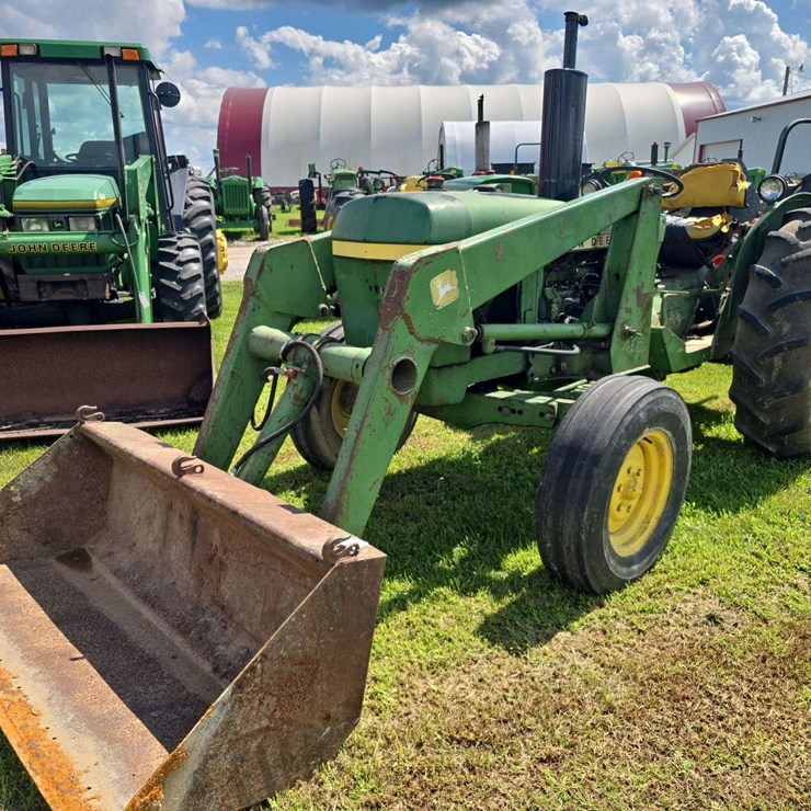 1977 JOHN DEERE 2040