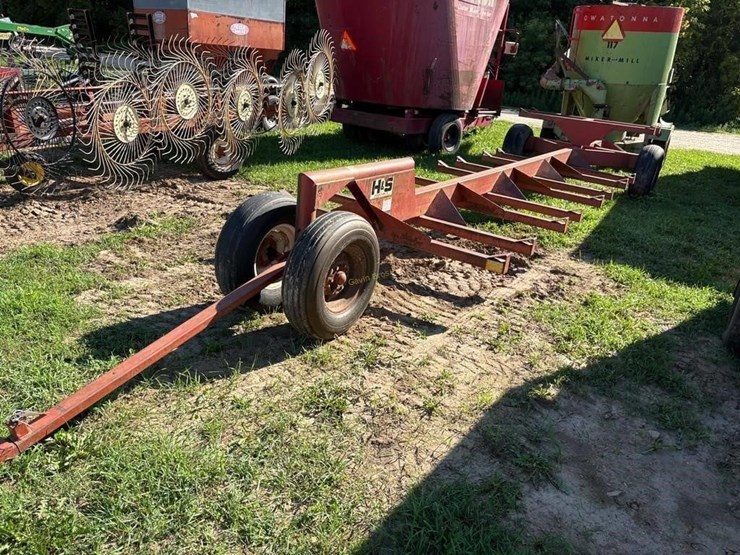 h&s-12-bale-tricycle-front-bale-trailer-image-1
