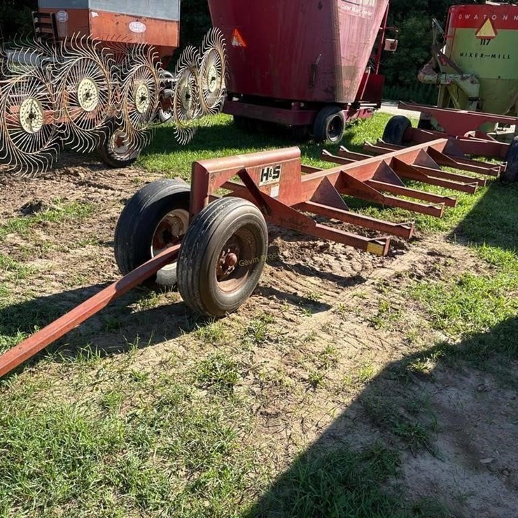 H&S 12 bale tricycle front bale trailer