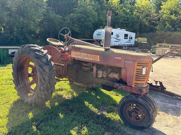 farmall-350-diesel-tractor-image-1