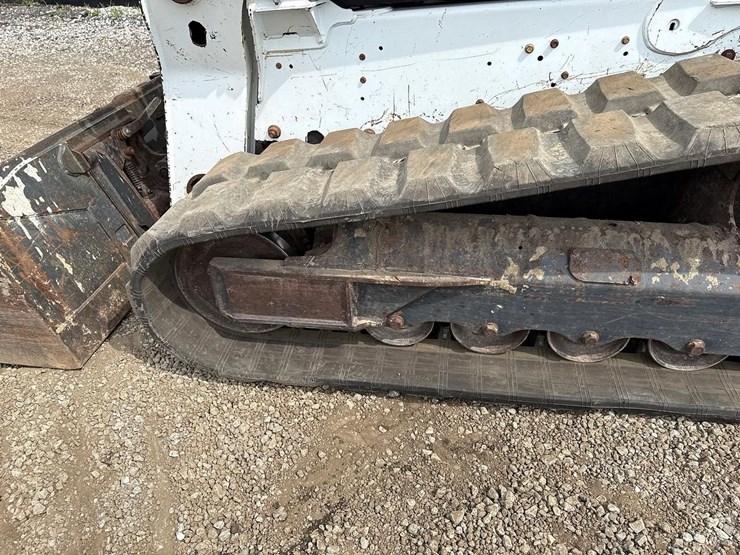 2020-bobcat-t740-image-32