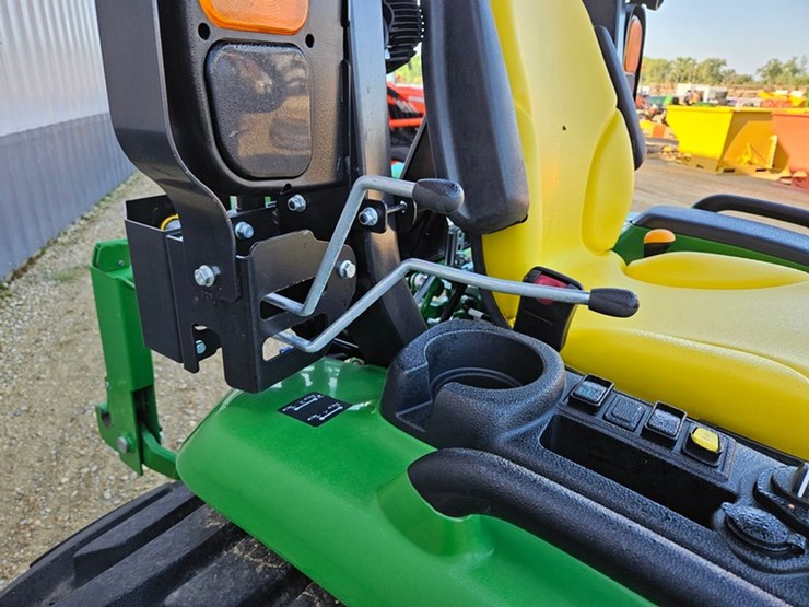 john-deere-3033r-image-44