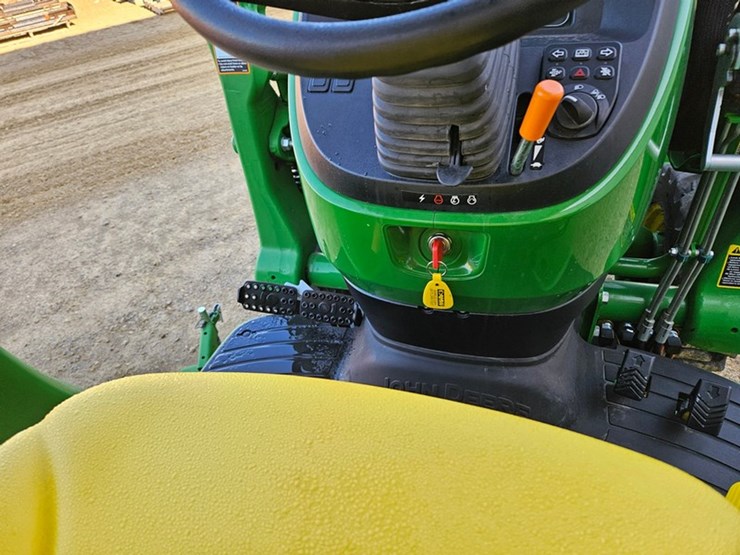 john-deere-3033r-image-47