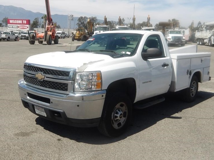 2011-chevrolet-silverado-2500-image-2