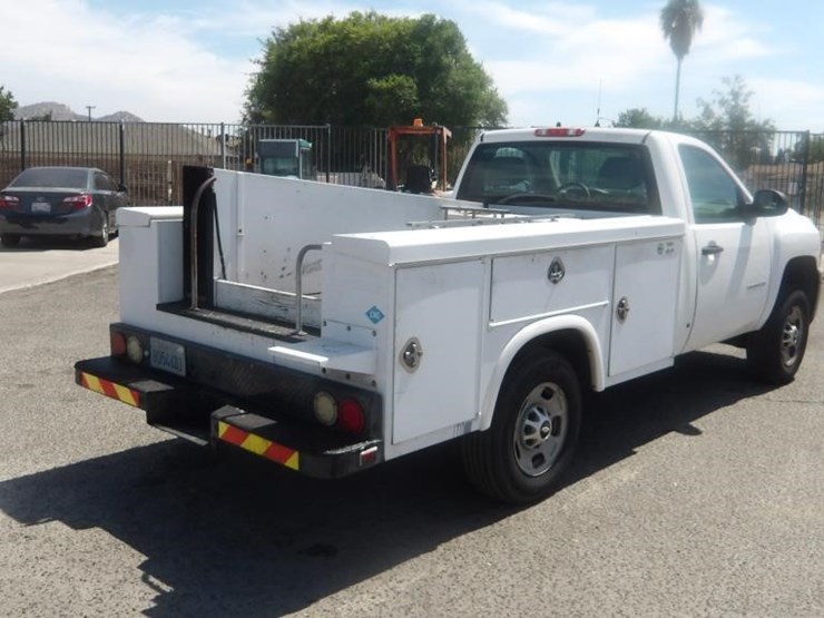 2011-chevrolet-silverado-2500-image-4