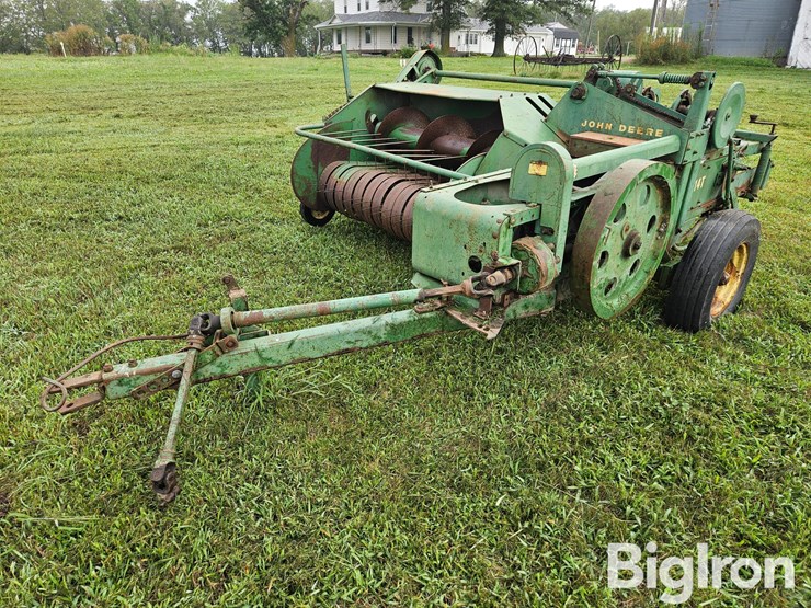 1960-john-deere-14t-image-1