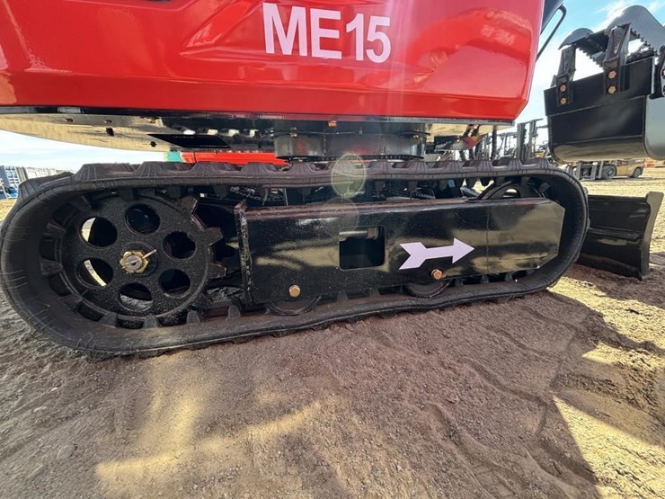 me15-hydraulic-excavator-image-14
