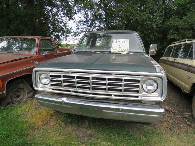 1976-dodge-power-wagon-image-2