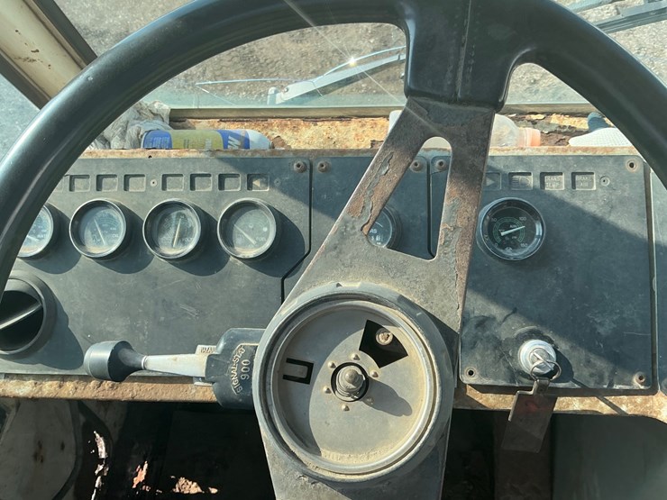 #1991-•-1997-ottawa-yt-30-terminal-tractor-image-20