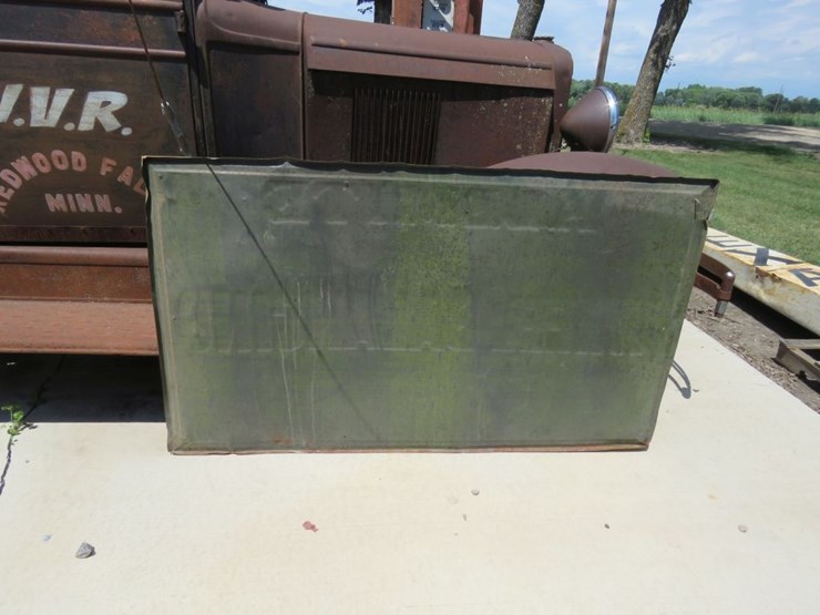alemite-embossed-tin-sign-image-3