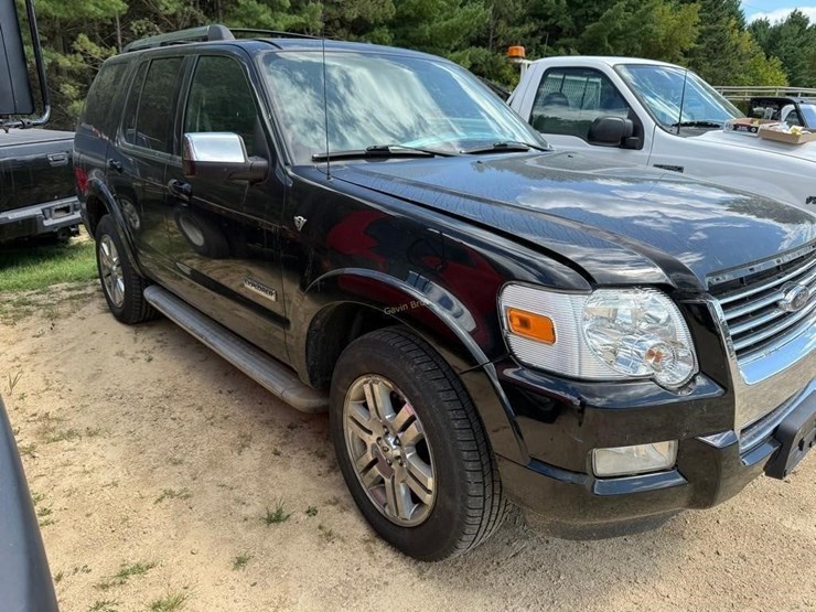 2008-ford-explorer-limited-image-2