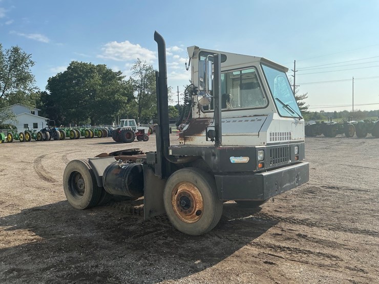 #1991-•-1997-ottawa-yt-30-terminal-tractor-image-7