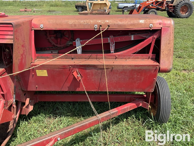new-holland-270-image-19