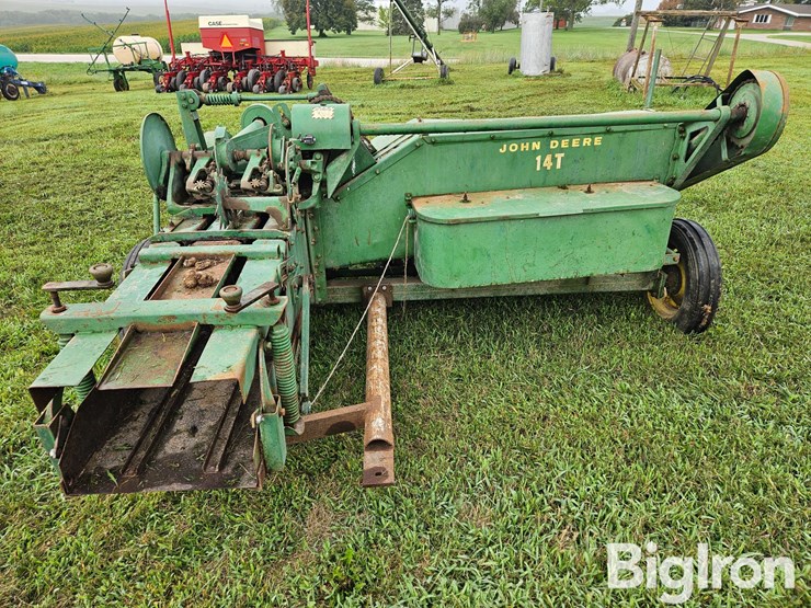 1960-john-deere-14t-image-6