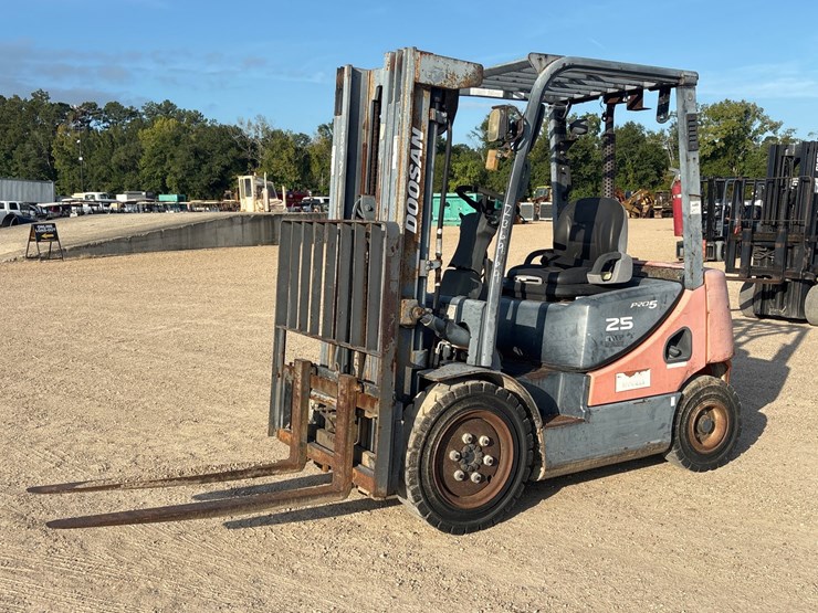 #2098-•-doosan-d25s-5-forklift-image-5