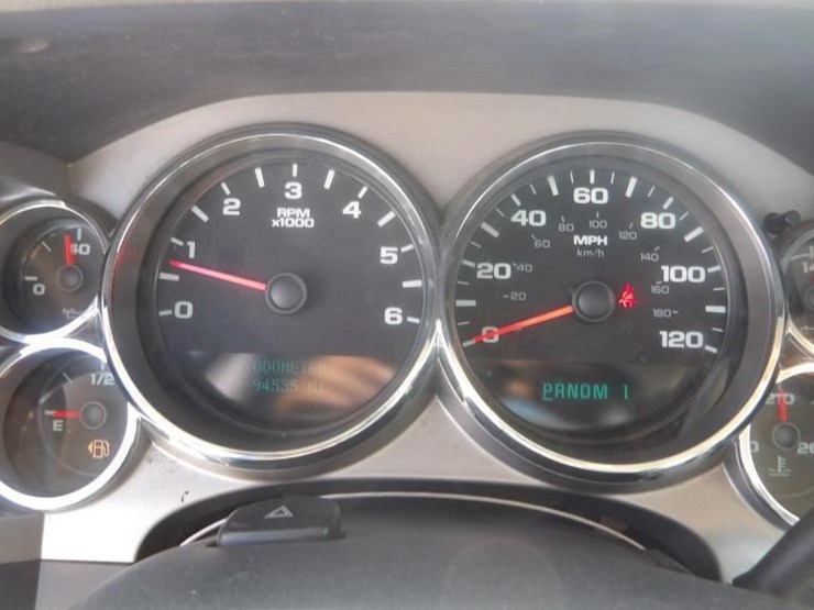 2011-chevrolet-silverado-2500-image-18