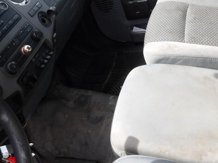 2011-ford-f550-image-23