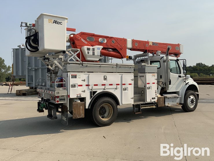 2015-freightliner-m2-106-image-5