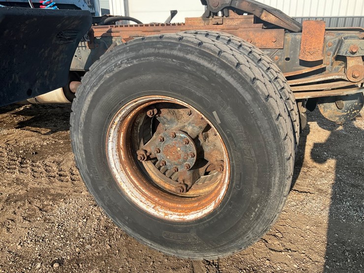 #1993-•-chevrolet-kodiak-single-axle-semi-tractor-image-35