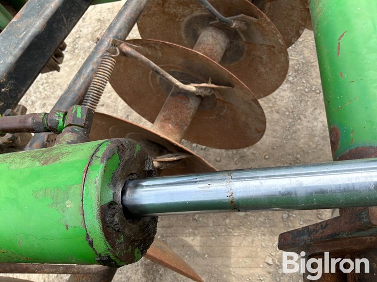 john-deere-230-image-14