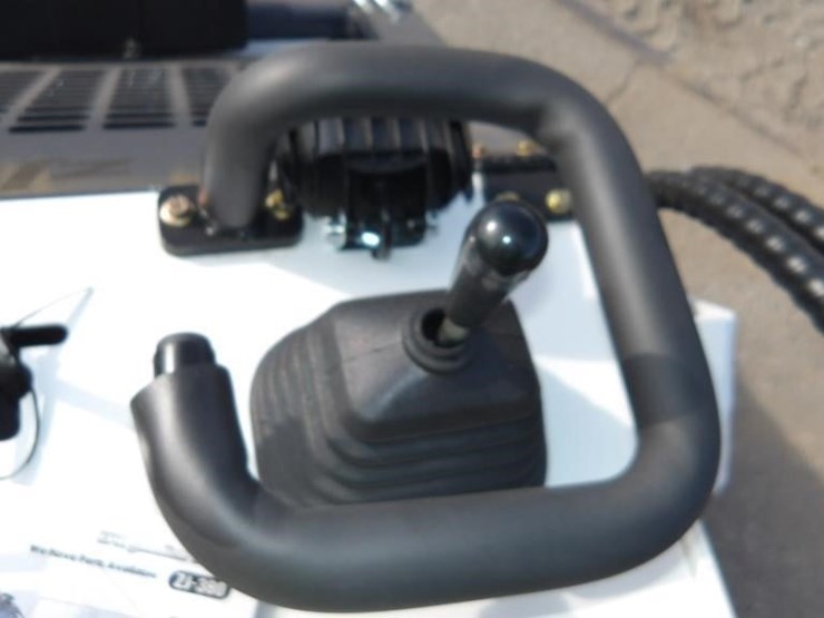 2026-zjz-380-skid-steer-track-loader-image-16